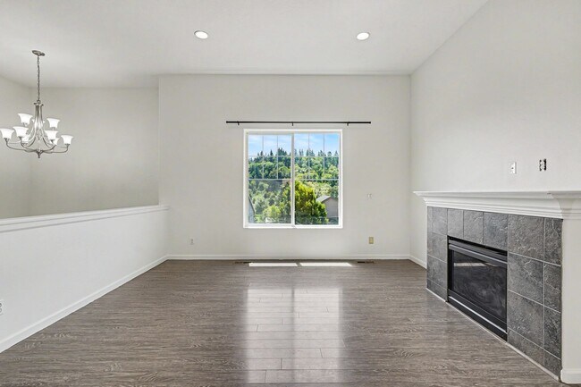 Building Photo - 3 bed, 2 bath home in West Salem's Brush College neighborhood