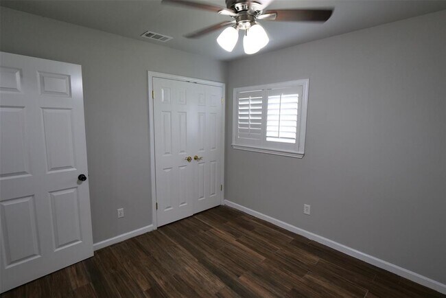 Building Photo - 15311 Mondrian Dr