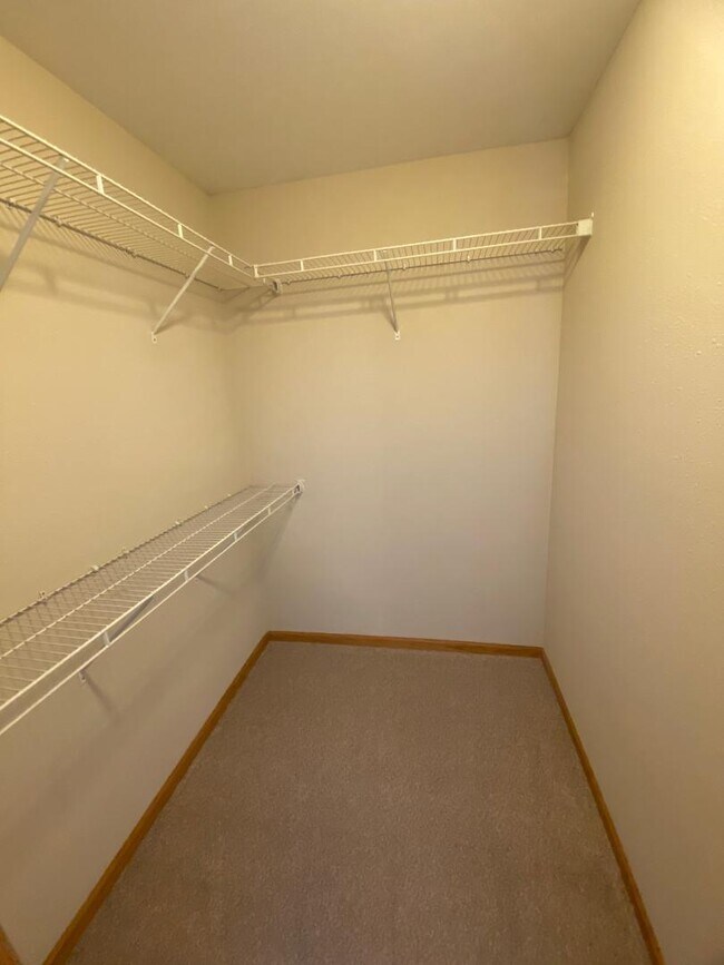 Building Photo - 1451 Summit St