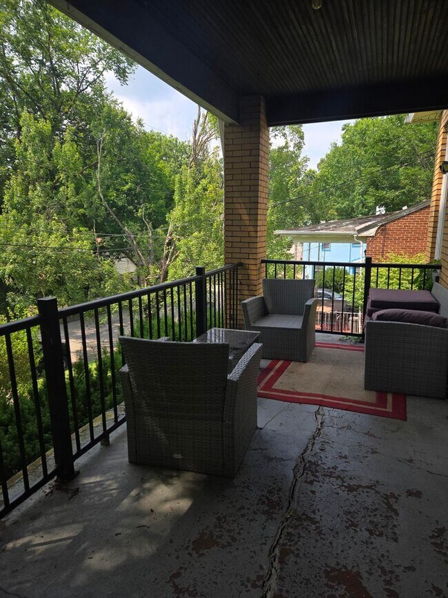 Building Photo - 2-bedroom 1st floor apartment for rent in ...