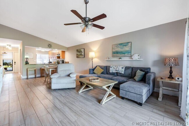 Building Photo - 4143 Palm Forest Dr N