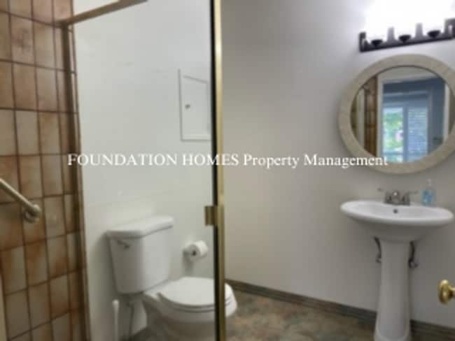 Building Photo - Sun Drenched Waterfront Shelter Bay Penthouse- Pool- Tennis - FOUNDATION