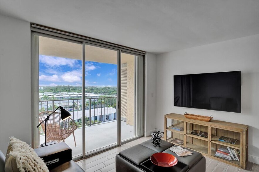 Building Photo - 3581 S Ocean Blvd