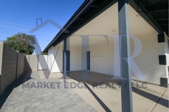 Building Photo - 4Bed/2Bath House at University/Dobson--Complete Remodel w/Pool!