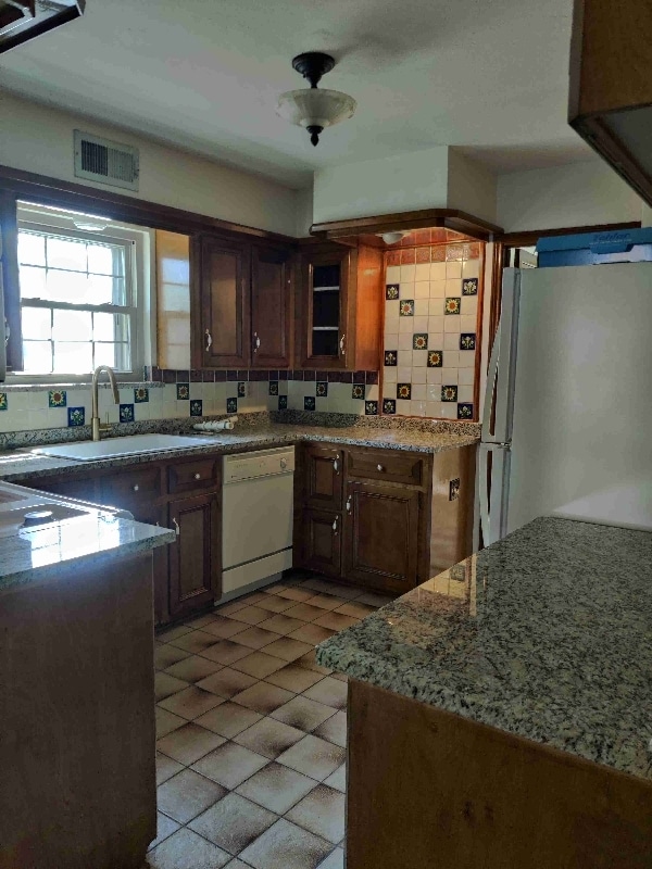 Building Photo - 1607 N Hollow Dr