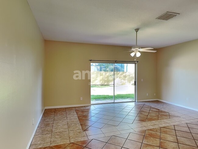 Building Photo - 633 Prince Ln