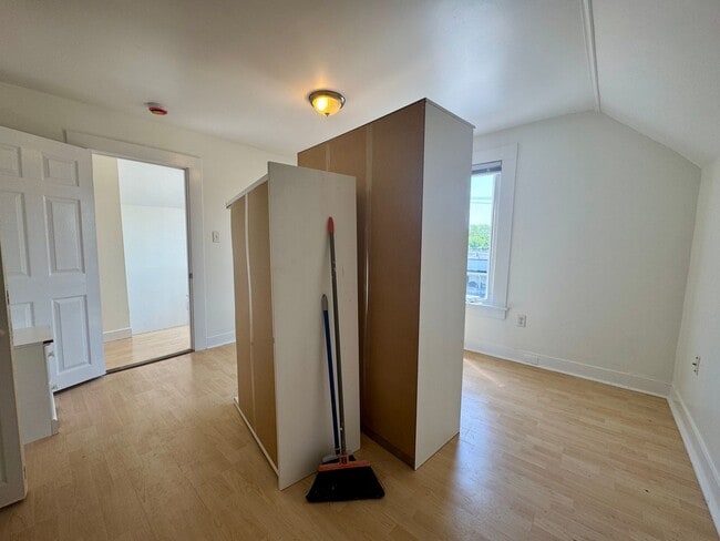 Building Photo - $2,850 Spacious Portland 3BD/1.5BA Single Family Home | Available Now