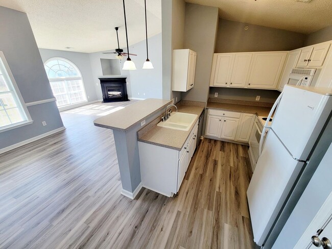 Building Photo - Now Leasing – 3477 Forest Dale Drive, Apt ...