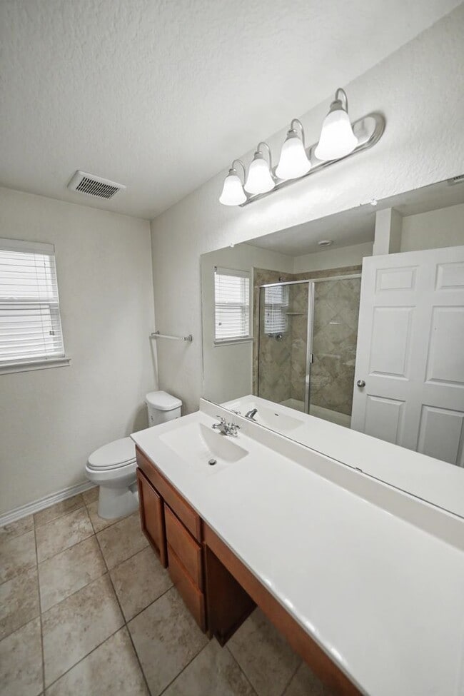 Building Photo - Stylish 3BR + Flex Home with Solar Near Randolph AFB - Realtor Commission: $500