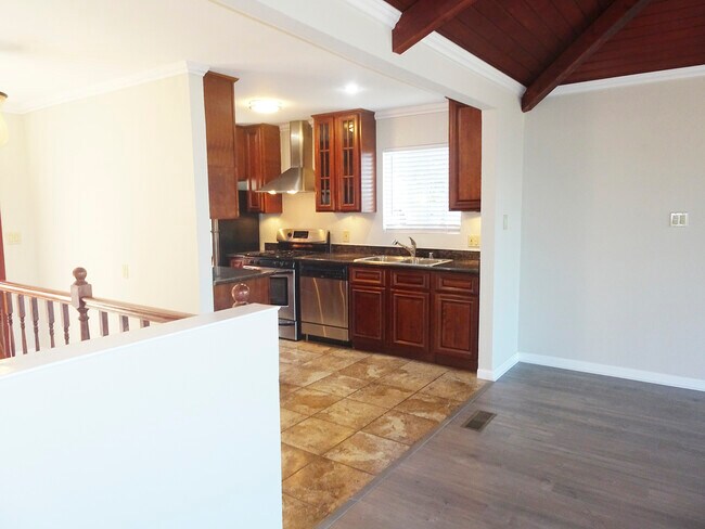 Side Kitchen - 2043 Altamont Rd