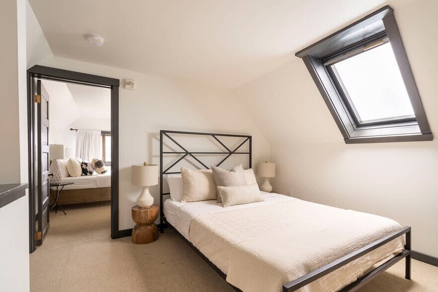 Building Photo - 2319 NW Raleigh St