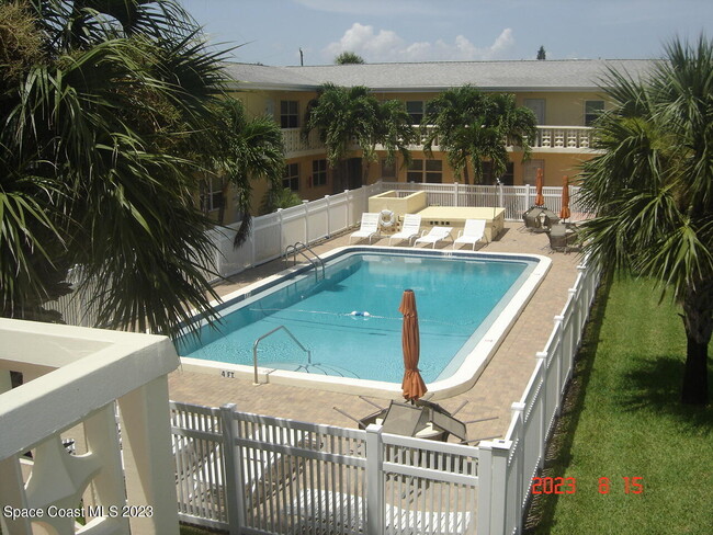 Building Photo - 7801 Ridgewood Ave