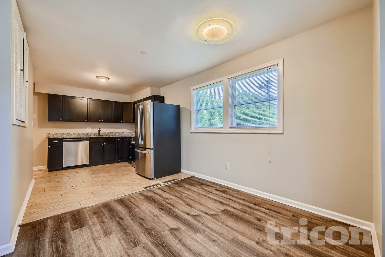 Building Photo - 2012 Royal Garden Dr