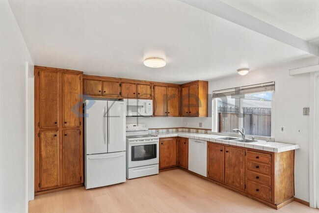 Building Photo - 1030 Gull Ave