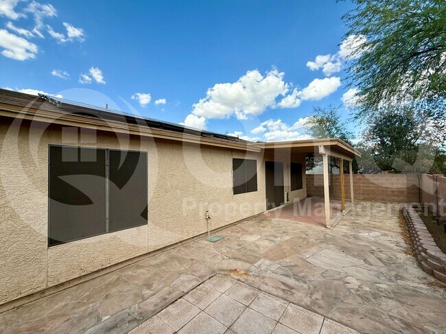 Building Photo - 3025 W Country Ranch Dr