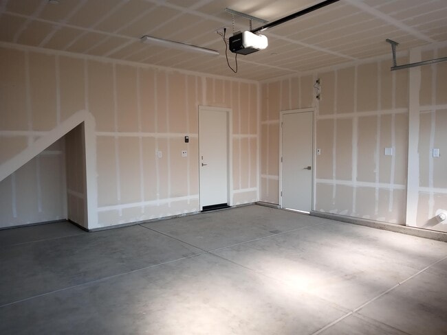 Building Photo - 1945 Kelly Ln