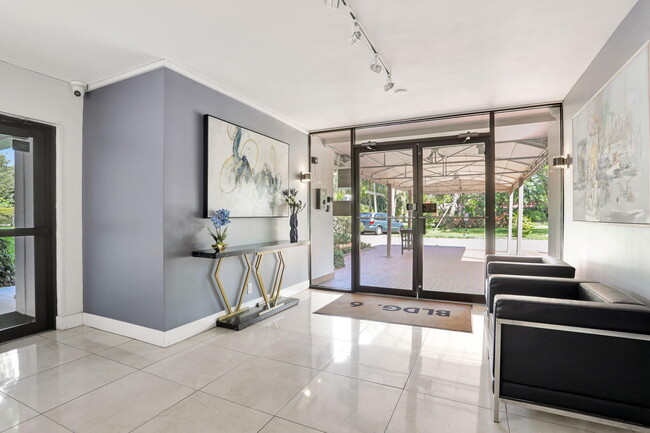 Building Photo - 2751 N Palm Aire Dr