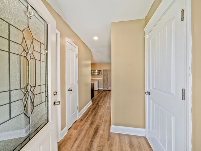 Building Photo - 543 Woodtrace Dr
