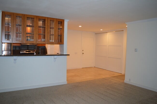 Building Photo - 6401 Lake Washington Blvd NE