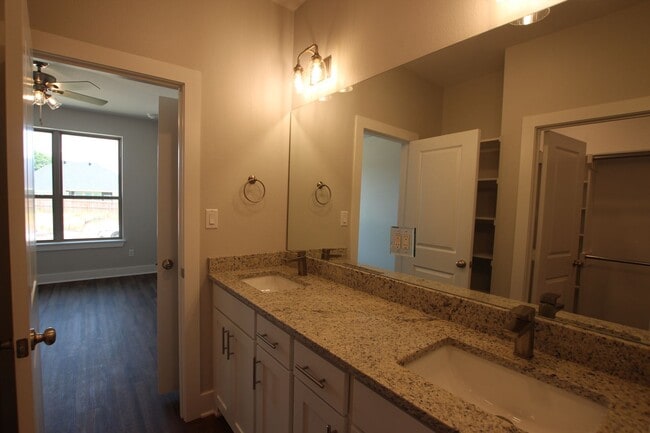 Building Photo - Luxury 3 Bedroom 2 Bath Townhomes in Bullard ISD!