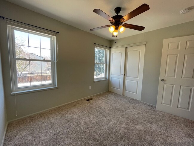 Building Photo - $0 DEPOSIT OPTION. 4BED/2.5BATH IN AURORA'S KINGSBOROUGH NEIGHBORHOOD