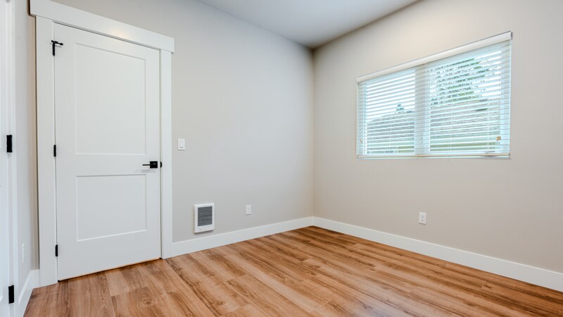 Building Photo - 2106 Oakes Ave