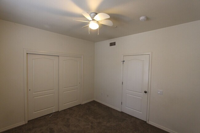 Building Photo - $500 off 1st months Rent!_3-Bedroom Summit Park Condo with Fireplace, Balcony & Covered Parking