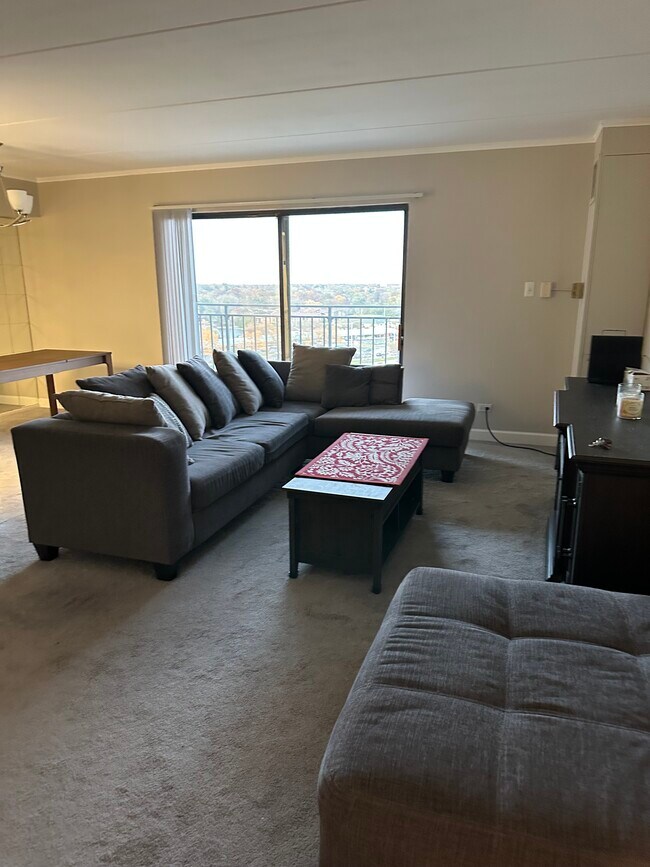 Building Photo - 6340 Americana Dr