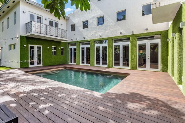 Building Photo - 1701 Espanola Dr