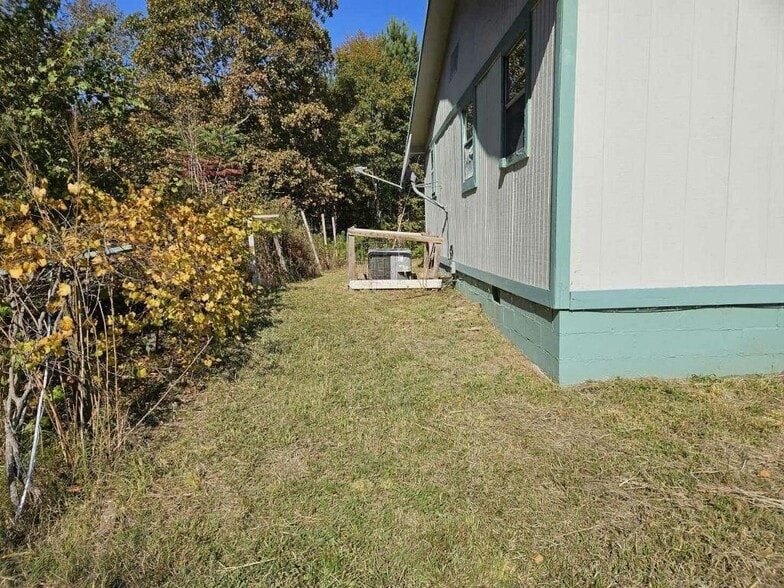 Building Photo - 960 County Rd 662