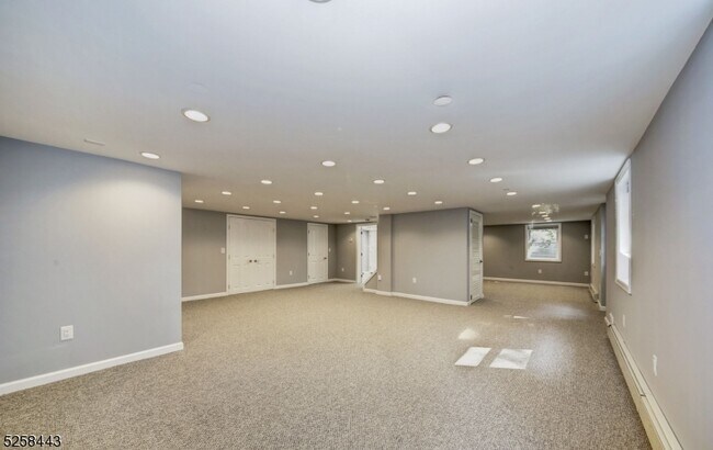 Building Photo - 204 Deerfield Ln