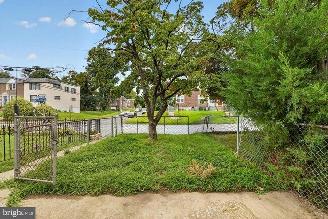 Building Photo - 153 W 21st St