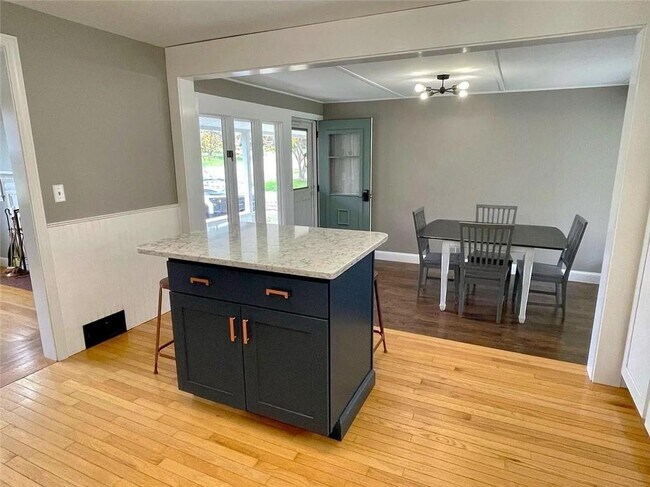 Building Photo - 30 Althea Dr