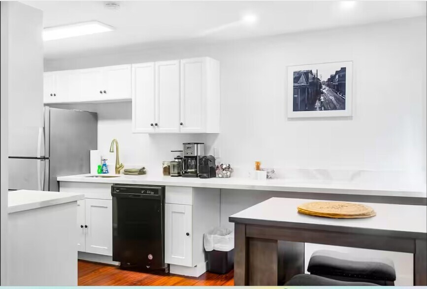 Building Photo - 1803 15th Ave S