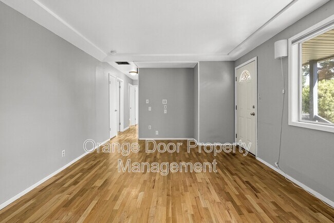 Building Photo - 1611 Wheeler St S