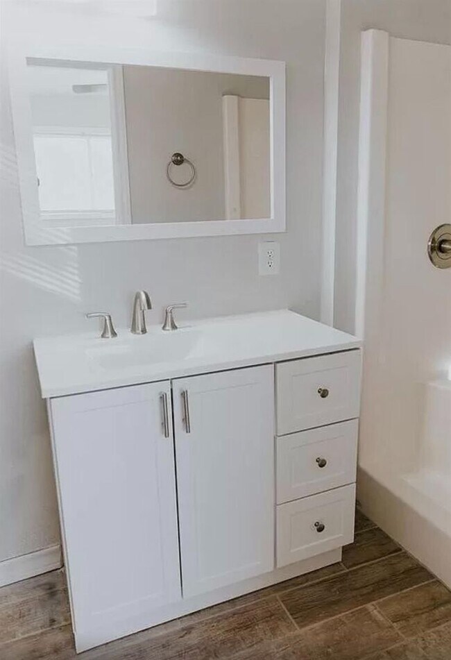 Building Photo - Charming 3/2/1 Home on a Quiet Cul-de-Sac