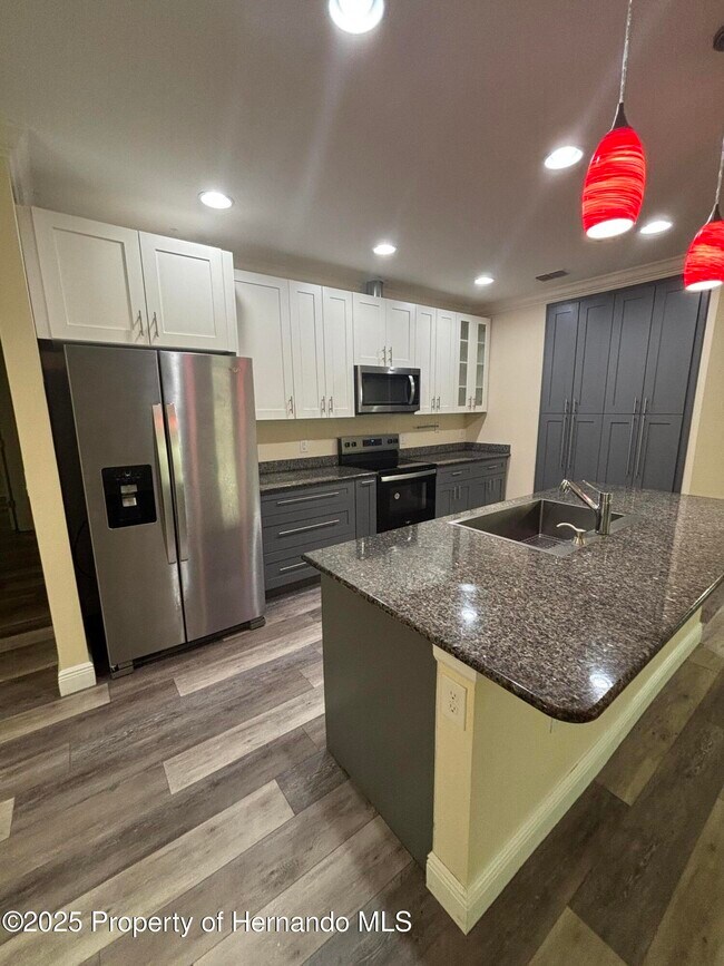 Building Photo - 1159 MacFarlane Ave