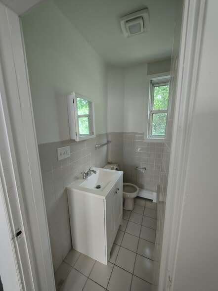 Building Photo - 178 Redmond St