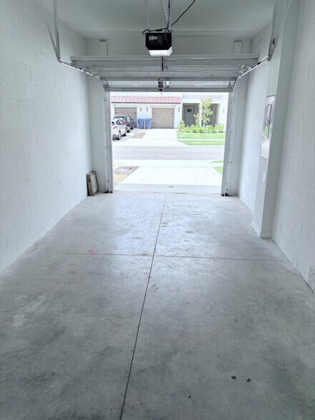 Building Photo - 10178 Honey Hammock Way