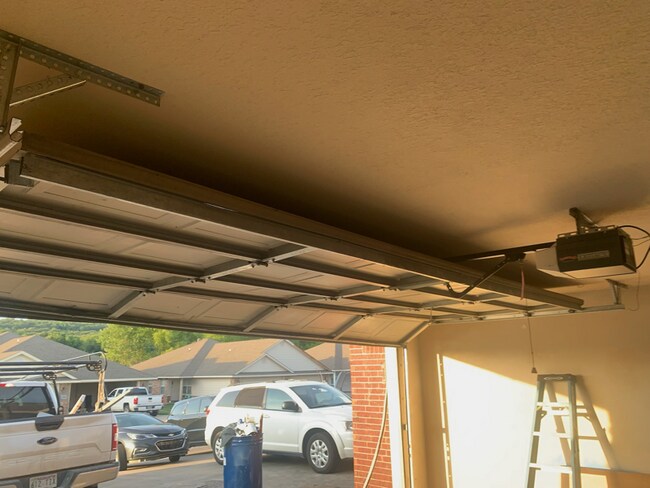 Building Photo - 2021 Plum Creek Ln