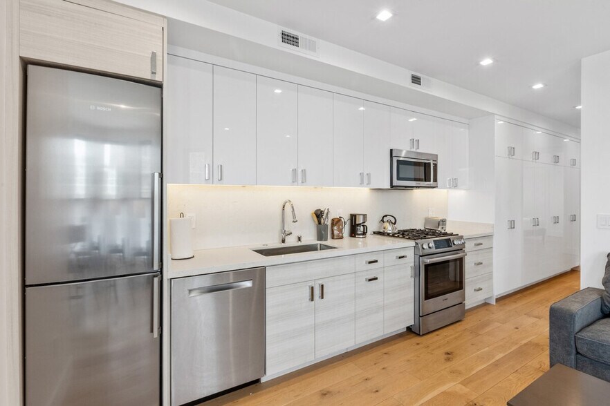 Building Photo - 1363 Minna St