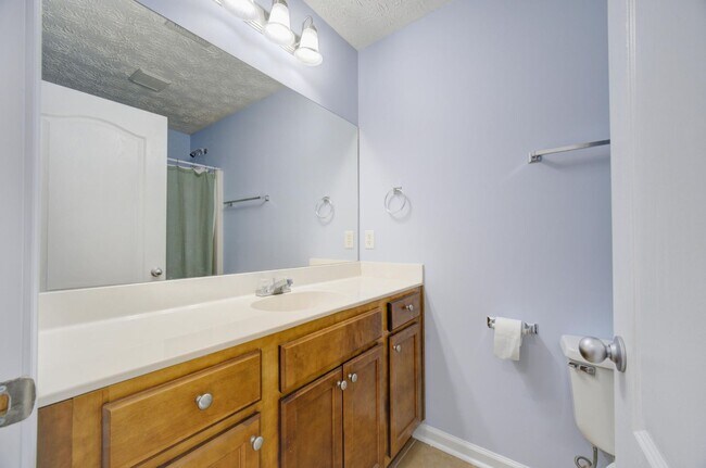 Building Photo - 3 Bedroom with a Fabulous Florida Room in Crestview!