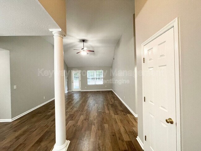 Building Photo - 1391 Watsonia Dr