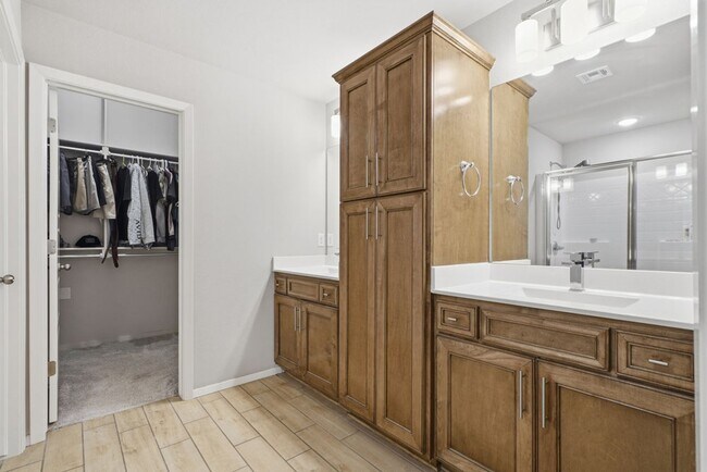 Building Photo - Welcome to this exceptionally well maintained like new home located in the Estates at Morrow Place