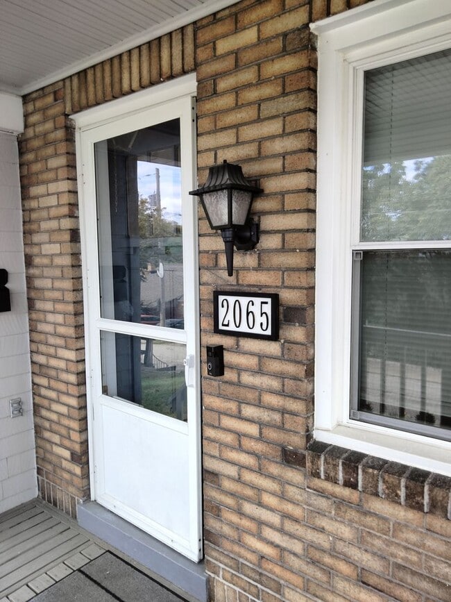 Building Photo - Beautiful 2-Bedroom Brookline Home for Rent
