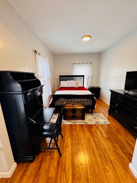 Building Photo - 28 Wabon St