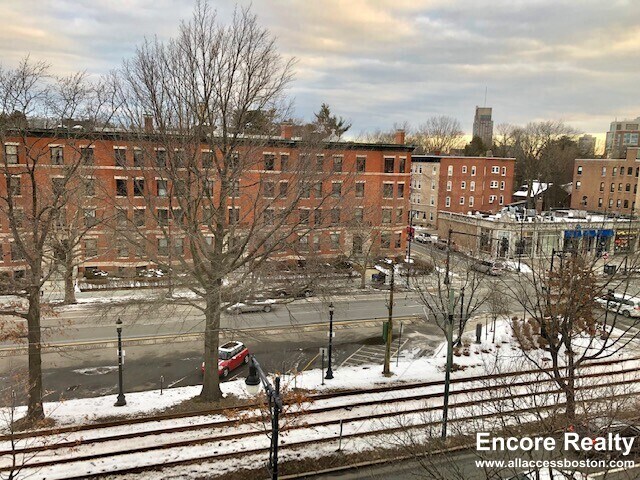 Building Photo - 1061 Beacon St