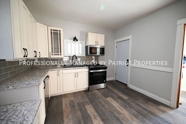 Building Photo - 405 W Main St