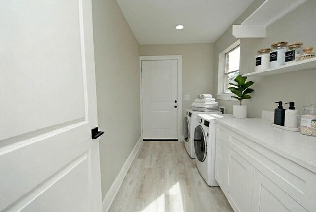 Building Photo - 3322 Robinson Rd