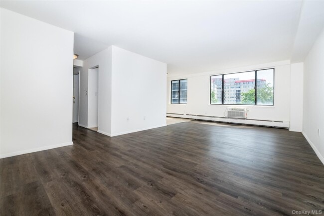 Building Photo - 7 Lake St